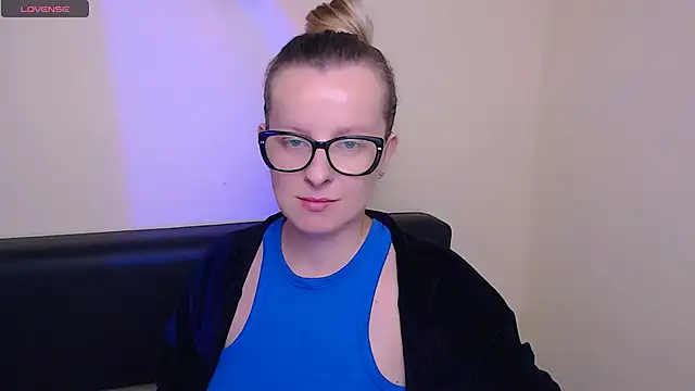 Snapshot of AllaLeomz chatting on October 16, 6:54 am AllaLeomz online show from October 16, 6:54 am