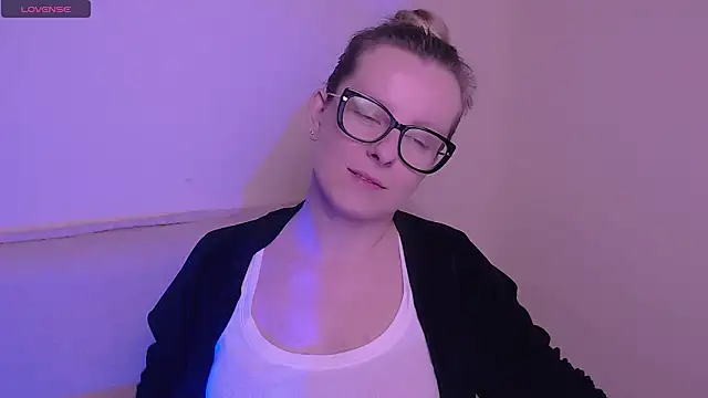 AllaLeomz online show from November 7, 8:52 am