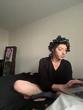 Snapshot of Bambieyez4 chatting on October 16, 8:50 pm Bambieyez4 online show from October 16, 8:50 pm