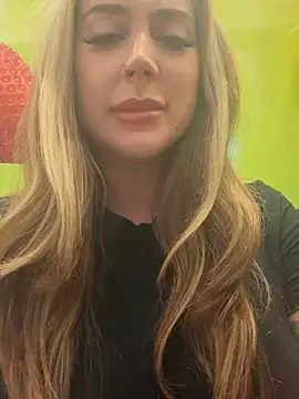 Amiraxevans online show from July 16, 8:22 am