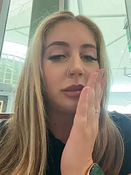 Amiraxevans online show from July 17, 8:22 am