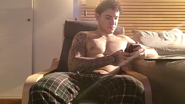 KevinWolf777 online show from April 24, 3:30 am