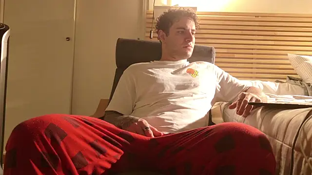 KevinWolf777 online show from December 3, 1:39 am