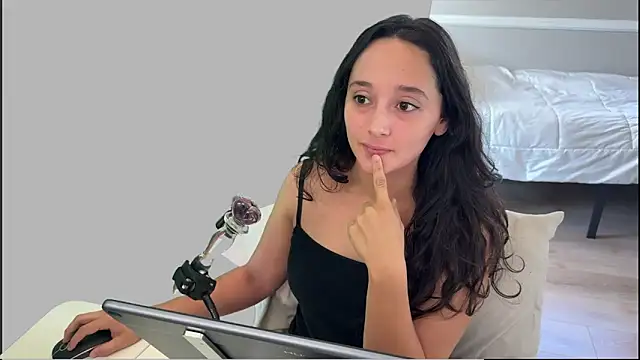 WinnieRin online show from December 3, 9:03 pm