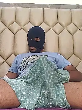 Snapshot of Mysterious_Prince chatting on December 4, 6:01 am Mysterious Prince online show from December 4, 6:01 am