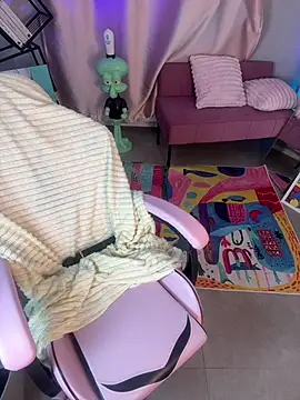 Snapshot of cold_blondie chatting on July 19, 5:38 am cold blondie online show from July 19, 5:38 am