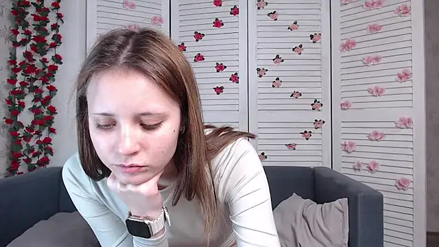 evaa here  online show from November 21, 8:35 am