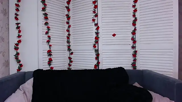 evaa here  online show from November 5, 7:55 am