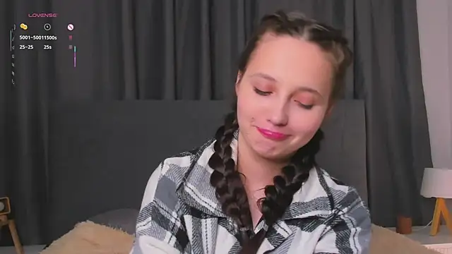 NadiaGnegy online show from October 26, 1:22 pm