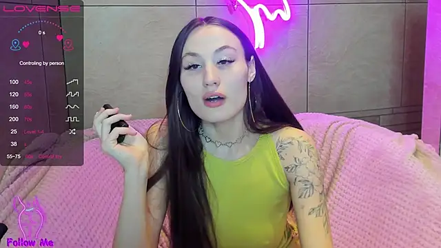 honeybuns lizzy online show from April 19, 6:10 pm