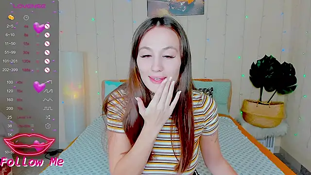 Snapshot of honeybuns_lizzy chatting on October 17, 1:20 am honeybuns lizzy online show from October 17, 1:20 am