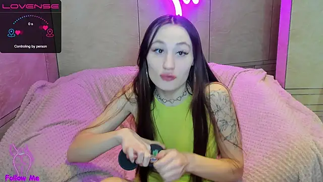 honeybuns lizzy online show from April 19, 1:23 pm