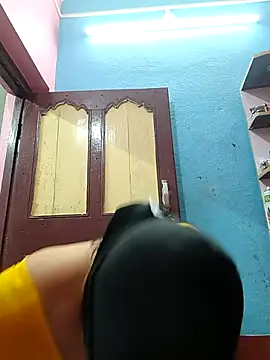 Snapshot of roshniparveen5655 chatting on October 29, 5:39 am roshniparveen5655 online show from October 29, 5:39 am