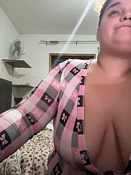 Snapshot of menina_coimbrinha chatting on November 11, 11:20 pm menina coimbrinha online show from November 11, 11:20 pm