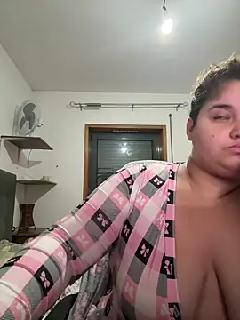 Snapshot of menina_coimbrinha chatting on December 1, 11:16 pm menina coimbrinha online show from December 1, 11:16 pm