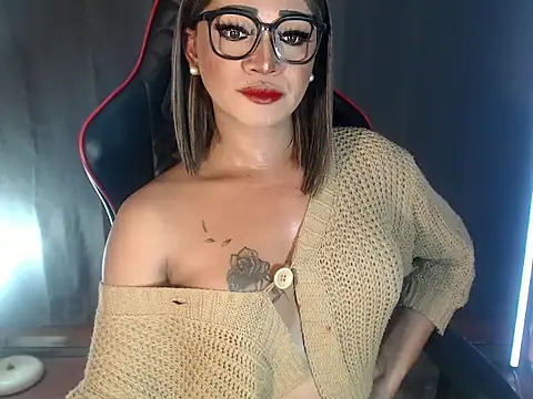 smokeprincess online show from April 15, 5:28 pm