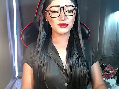 smokeprincess online show from December 5, 9:30 am