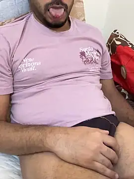Handsome8677 online show from April 4, 7:04 am