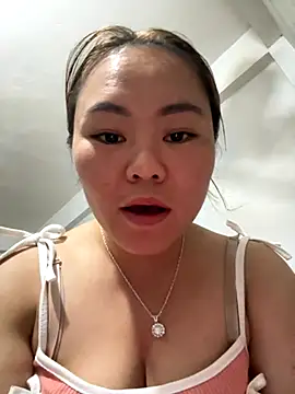 Snapshot of panda-bae chatting on October 29, 1:21 pm panda-bae online show from October 29, 1:21 pm