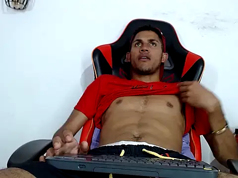 Snapshot of sexy_latin_cum chatting on October 18, 11:18 pm sexy latin cum online show from October 18, 11:18 pm