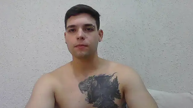 Snapshot of Zure-xxx chatting on July 7, 9:07 pm Zure-xxx online show from July 7, 9:07 pm