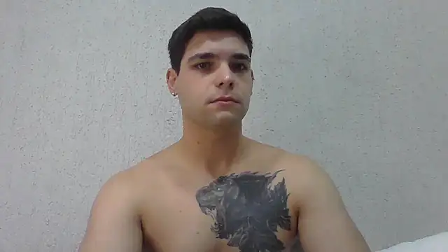 Snapshot of Zure-xxx chatting on June 11, 12:12 am Zure-xxx online show from June 11, 12:12 am