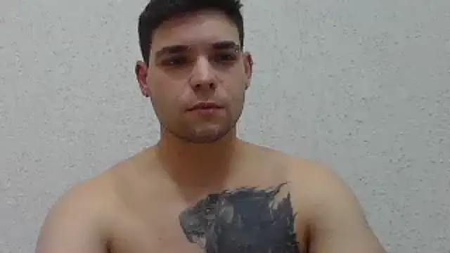 Snapshot of Zure-xxx chatting on July 11, 4:24 am Zure-xxx online show from July 11, 4:24 am
