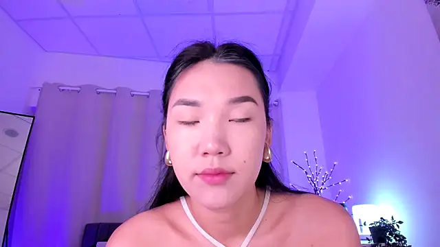 Snapshot of Divine_Madeleine chatting on July 16, 6:21 am Divine Madeleine online show from July 16, 6:21 am