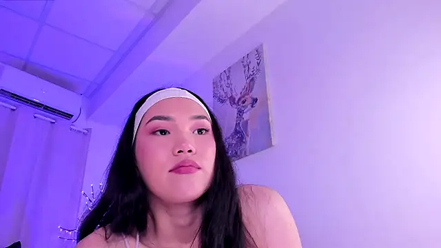 Divine Madeleine online show from April 13, 5:33 am