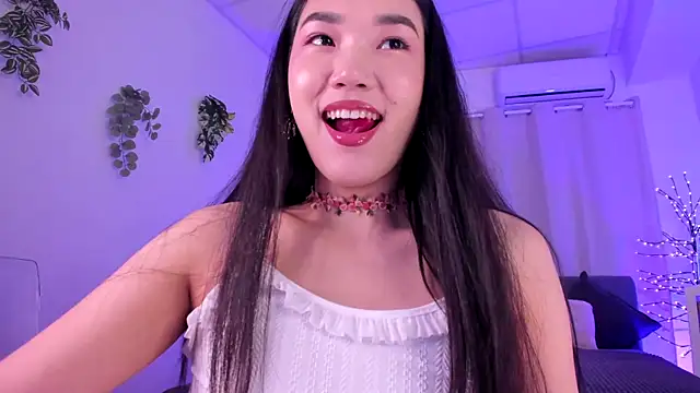 Snapshot of Divine_Madeleine chatting on June 12, 6:00 am Divine Madeleine online show from June 12, 6:00 am