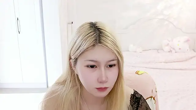 Snapshot of The_icy_moon chatting on July 3, 10:11 am The icy moon online show from July 3, 10:11 am