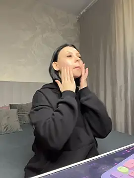 ChloeBrut online show from May 13, 11:56 pm