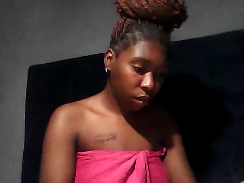 Snapshot of sexysmalldaily04 chatting on October 19, 1:52 am sexysmalldaily04 online show from October 19, 1:52 am