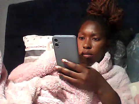 Snapshot of sexysmalldaily04 chatting on October 17, 8:06 am sexysmalldaily04 online show from October 17, 8:06 am