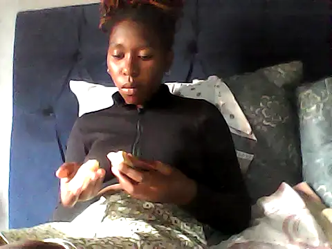 Snapshot of sexysmalldaily04 chatting on October 16, 8:55 am sexysmalldaily04 online show from October 16, 8:55 am