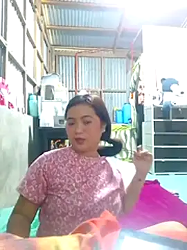 XxxHotCouples4u online show from November 18, 7:00 am