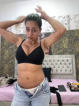 valentina herrrera online show from March 3, 5:09 pm