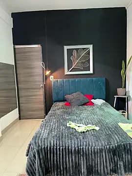 valentina herrrera online show from April 14, 4:12 pm