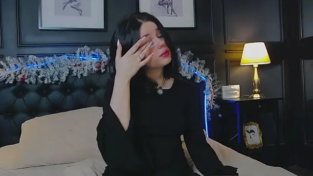 AliceLune online show from December 18, 1:59 pm