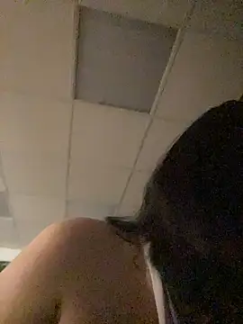 Snapshot of AliceLune chatting on November 18, 2:20 pm AliceLune online show from November 18, 2:20 pm