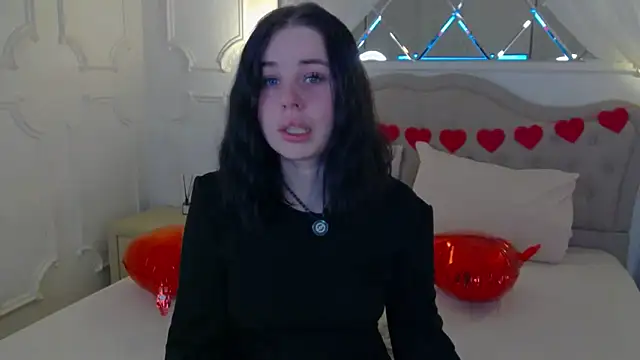 AliceLune online show from February 13, 1:33 pm