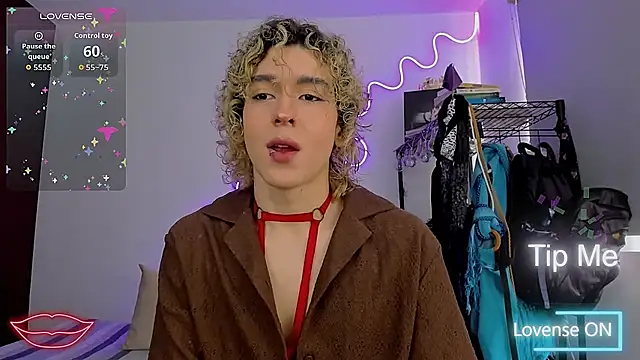 Lyric Mirage online show from November 19, 8:42 pm