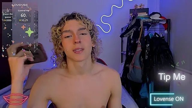 Lyric Mirage online show from December 22, 9:59 pm