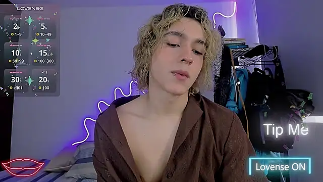 Lyric Mirage online show from November 14, 8:45 pm