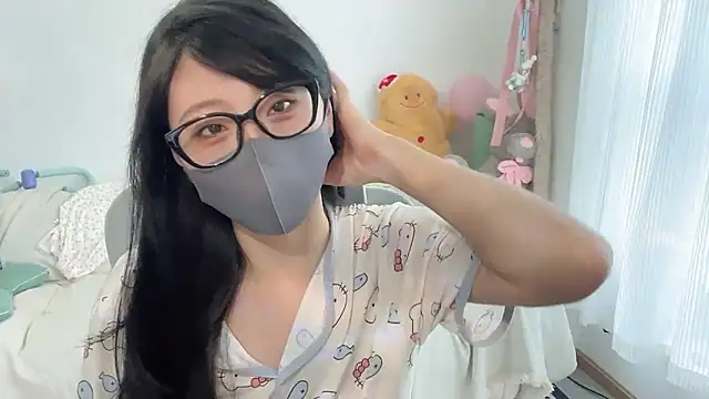 Snapshot of lsevenlll chatting on May 8, 2:26 am lsevenlll online show from May 8, 2:26 am
