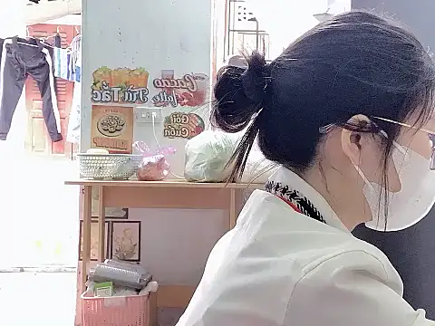 Snapshot of hilovely211 chatting on December 15, 2:50 am hilovely211 online show from December 15, 2:50 am