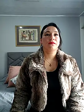 Elizabeth bennett 6 online show from April 9, 1:39 pm