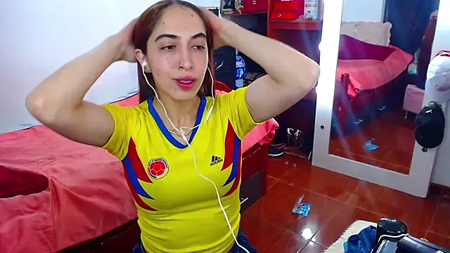 Snapshot of MariamGray1 chatting on July 4, 9:19 pm MariamGray1 online show from July 4, 9:19 pm