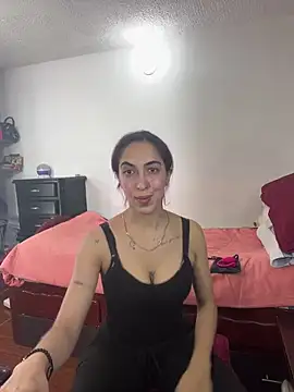 MariamGray1 online show from May 5, 6:27 am