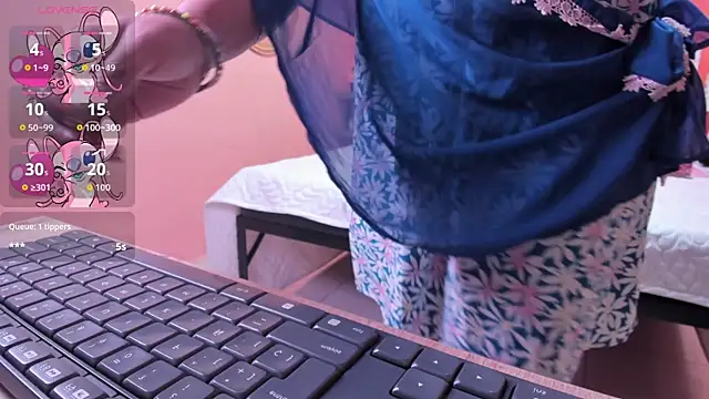 Iniya Parul online show from October 25, 1:45 pm